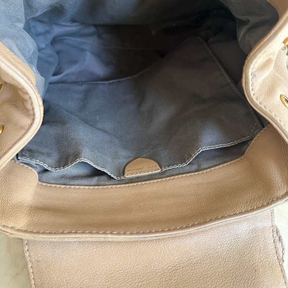 Marc Jacobs Adjustable Nude Leather Backpack With Lock Design - Picture 6 of 13